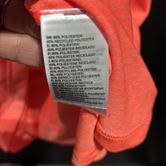 The North Face Athletic scoop neck, soft stretch,logo graphic T, summer,everyday - Picture 9 of 9